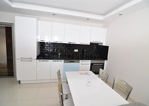 شقق ضمن مجمع سكني حديث في منطقة كاستل الراقية