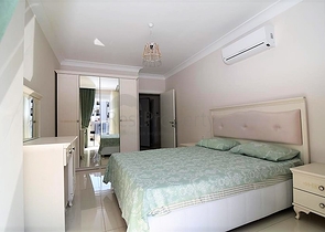 شقق ضمن مجمع سكني حديث في منطقة كاستل الراقية