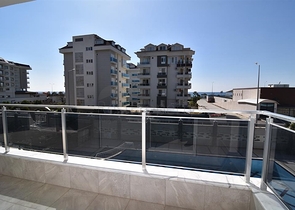 شقق ضمن مجمع سكني حديث في منطقة كاستل الراقية