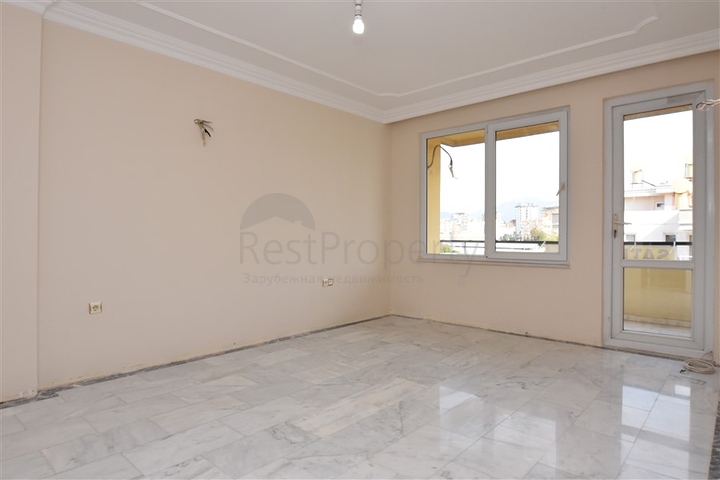 شقة سكنية واسعة بثلاث غرف نوم في مركز الانيا