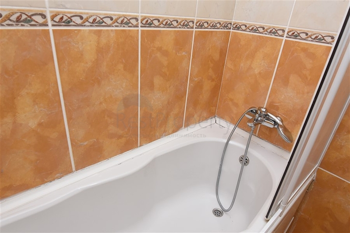 شقة سكنية واسعة بثلاث غرف نوم في مركز الانيا