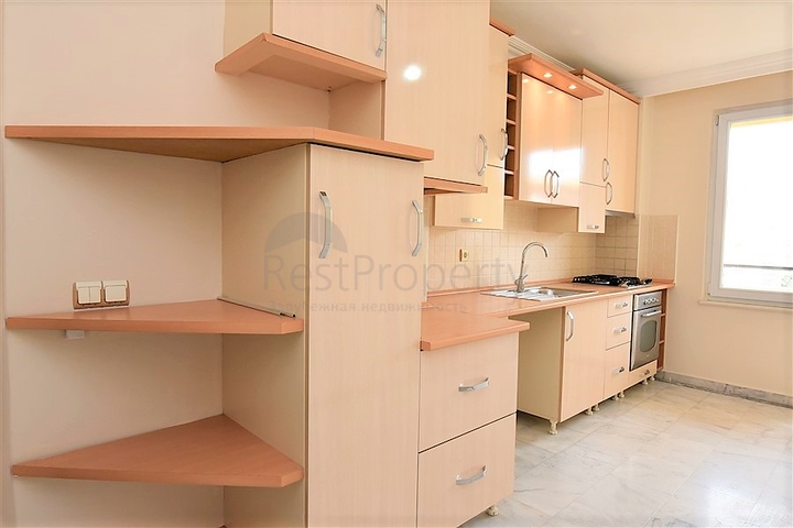 شقة سكنية واسعة بثلاث غرف نوم في مركز الانيا