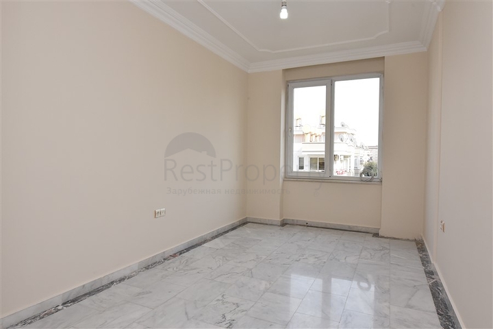 شقة سكنية واسعة بثلاث غرف نوم في مركز الانيا