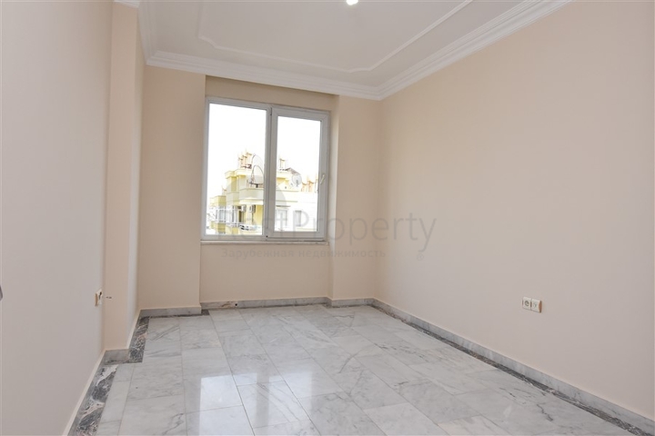 شقة سكنية واسعة بثلاث غرف نوم في مركز الانيا