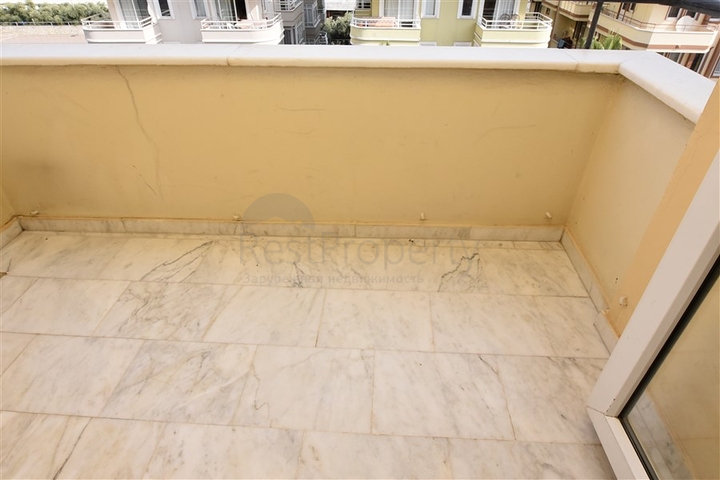 شقة سكنية واسعة بثلاث غرف نوم في مركز الانيا