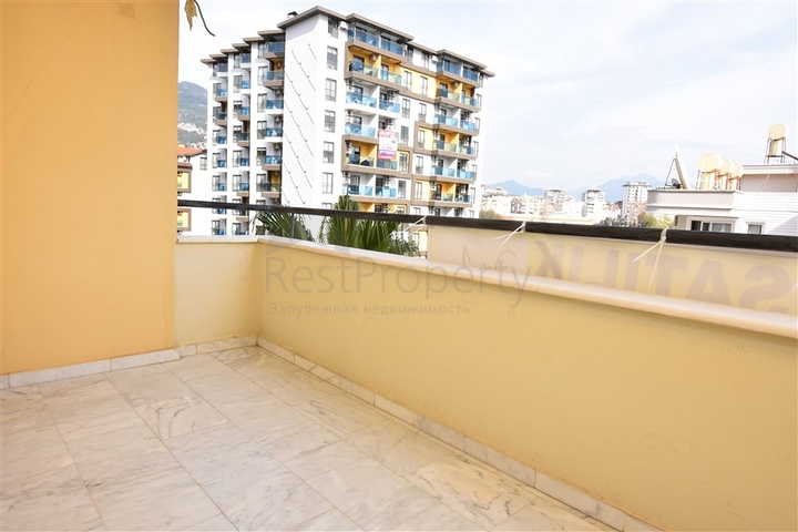 شقة سكنية واسعة بثلاث غرف نوم في مركز الانيا