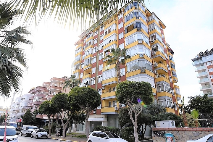 شقة سكنية واسعة بثلاث غرف نوم في مركز الانيا