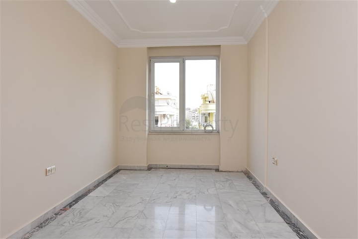 شقة سكنية واسعة بثلاث غرف نوم في مركز الانيا