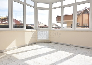 شقة سكنية واسعة بثلاث غرف نوم في مركز الانيا