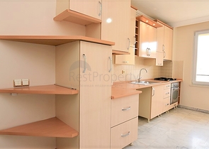 شقة سكنية واسعة بثلاث غرف نوم في مركز الانيا