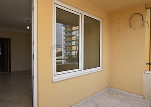 شقة سكنية واسعة بثلاث غرف نوم في مركز الانيا