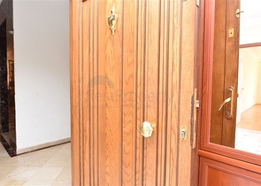 شقة سكنية واسعة بثلاث غرف نوم في مركز الانيا