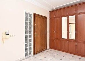 شقة سكنية واسعة بثلاث غرف نوم في مركز الانيا