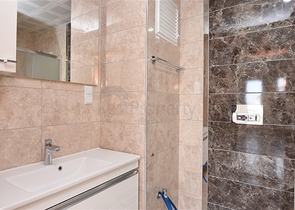 شقة سكنية واسعة بثلاث غرف نوم في مركز الانيا