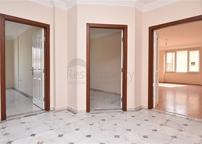 شقة سكنية واسعة بثلاث غرف نوم في مركز الانيا