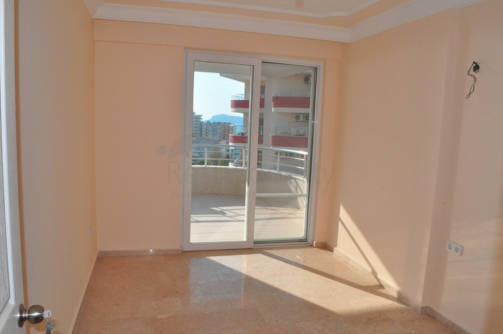 دوبلكس باطلالة بحرية - 4 غرف وصالة - مهموتلار / الانيا 