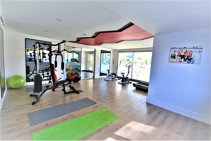 ضمن مجمع فاخر - شقة مفروشة - غرفة وصالة في منطقة مهوتلار / الانيا 