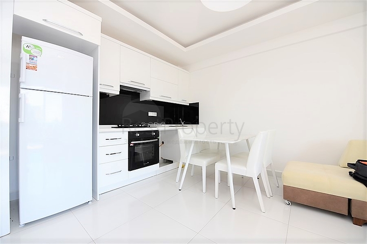 ضمن مجمع فاخر - شقة مفروشة - غرفة وصالة في منطقة مهوتلار / الانيا 