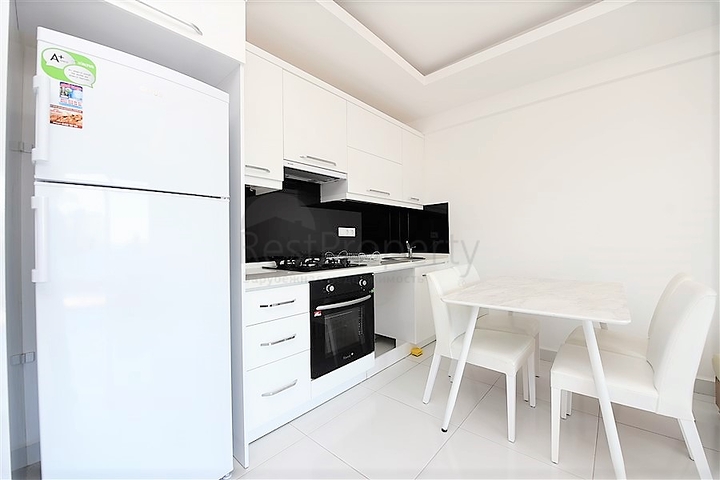 ضمن مجمع فاخر - شقة مفروشة - غرفة وصالة في منطقة مهوتلار / الانيا 