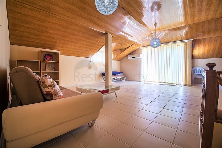 شقة دوبلكس مؤثثة من نوع 3 غرف وصالة 