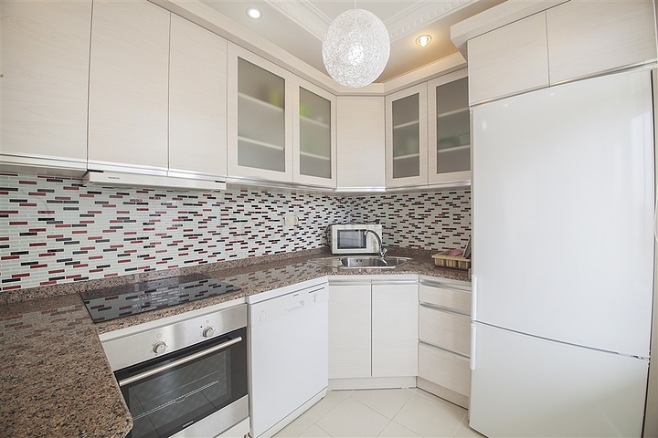 شقة دوبلكس مؤثثة من نوع 3 غرف وصالة 