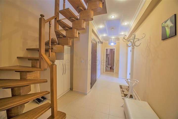 شقة دوبلكس مؤثثة من نوع 3 غرف وصالة 