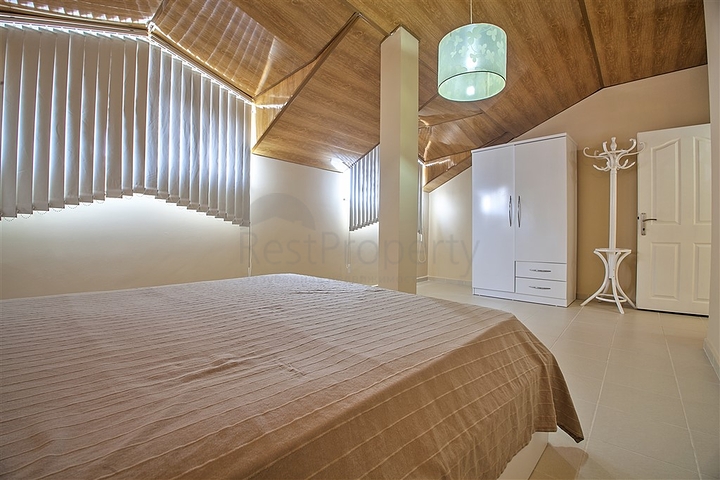 شقة دوبلكس مؤثثة من نوع 3 غرف وصالة 