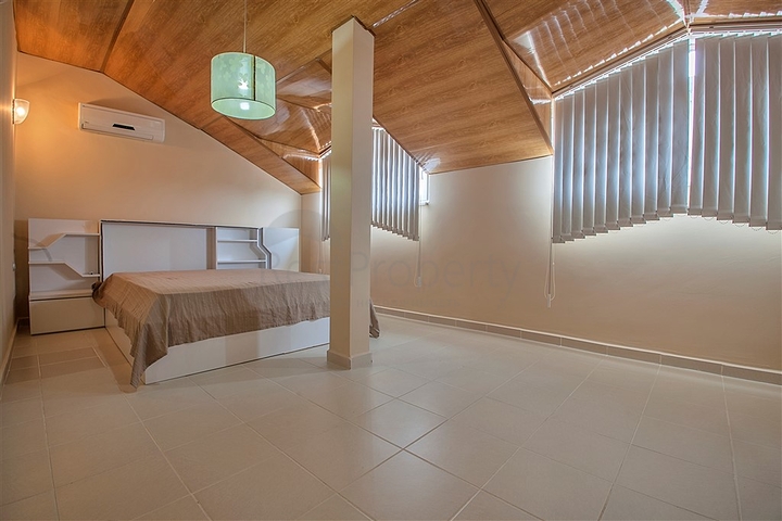 شقة دوبلكس مؤثثة من نوع 3 غرف وصالة 