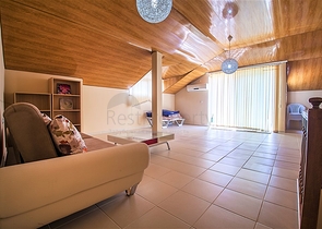 شقة دوبلكس مؤثثة من نوع 3 غرف وصالة 