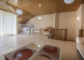 شقة دوبلكس مؤثثة من نوع 3 غرف وصالة 