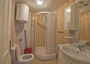 شقة دوبلكس مؤثثة من نوع 3 غرف وصالة 