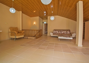 شقة دوبلكس مؤثثة من نوع 3 غرف وصالة 