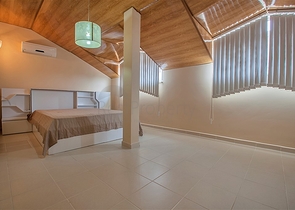 شقة دوبلكس مؤثثة من نوع 3 غرف وصالة 