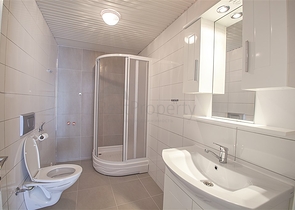 شقة دوبلكس مؤثثة من نوع 3 غرف وصالة 