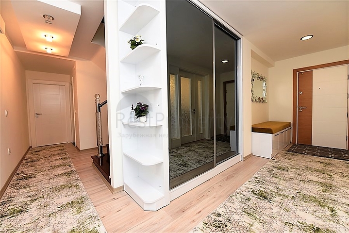 اطلالة بحر وقلعة - بنتهاوس واسعة ضمن مجمع فاخر في الانيا 