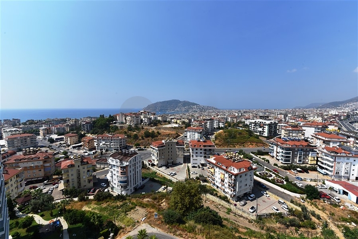 اطلالة بحر وقلعة - بنتهاوس واسعة ضمن مجمع فاخر في الانيا 