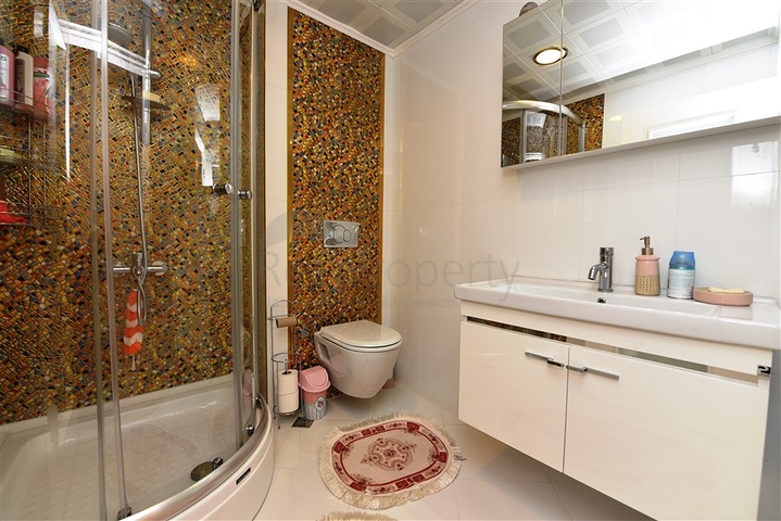 اطلالة بحر وقلعة - بنتهاوس واسعة ضمن مجمع فاخر في الانيا 