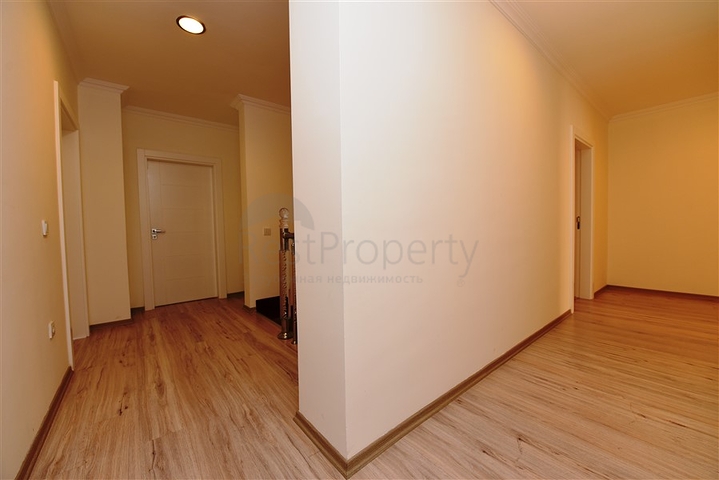 اطلالة بحر وقلعة - بنتهاوس واسعة ضمن مجمع فاخر في الانيا 