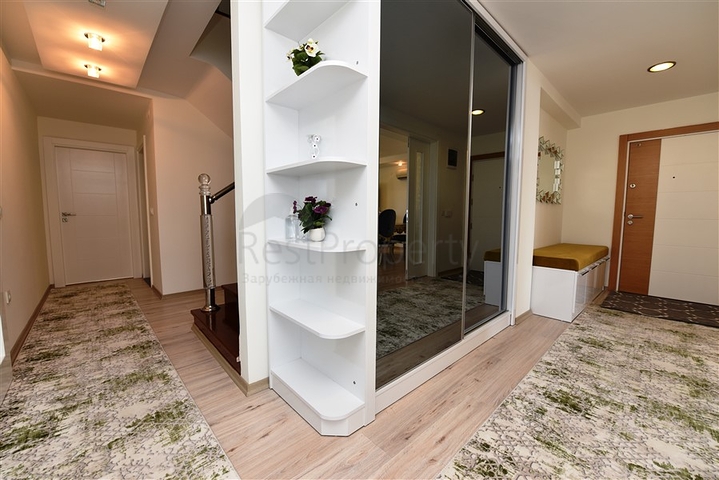 اطلالة بحر وقلعة - بنتهاوس واسعة ضمن مجمع فاخر في الانيا 