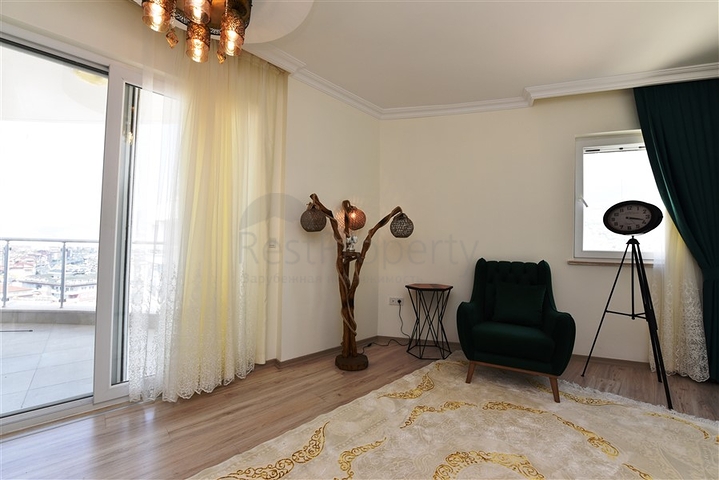 اطلالة بحر وقلعة - بنتهاوس واسعة ضمن مجمع فاخر في الانيا 