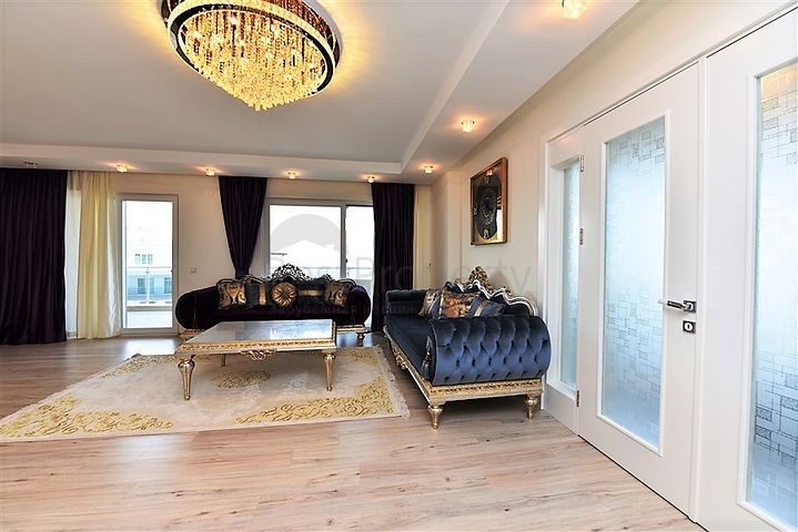 اطلالة بحر وقلعة - بنتهاوس واسعة ضمن مجمع فاخر في الانيا 