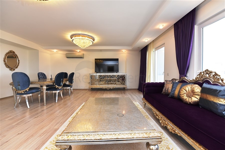 اطلالة بحر وقلعة - بنتهاوس واسعة ضمن مجمع فاخر في الانيا 