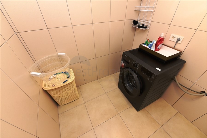 اطلالة بحر وقلعة - بنتهاوس واسعة ضمن مجمع فاخر في الانيا 