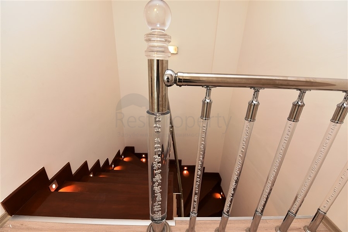 اطلالة بحر وقلعة - بنتهاوس واسعة ضمن مجمع فاخر في الانيا 