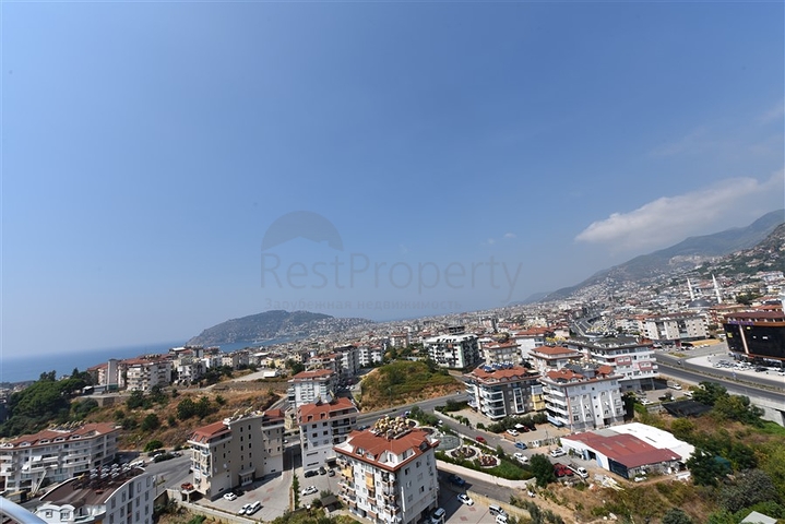 اطلالة بحر وقلعة - بنتهاوس واسعة ضمن مجمع فاخر في الانيا 