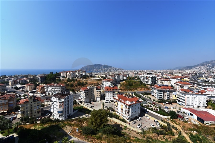 اطلالة بحر وقلعة - بنتهاوس واسعة ضمن مجمع فاخر في الانيا 