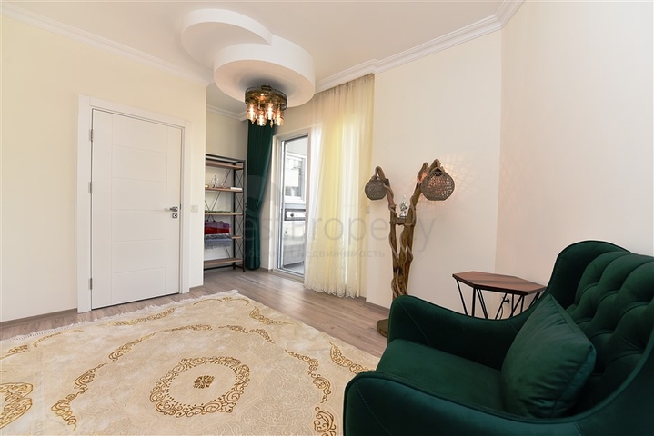 اطلالة بحر وقلعة - بنتهاوس واسعة ضمن مجمع فاخر في الانيا 