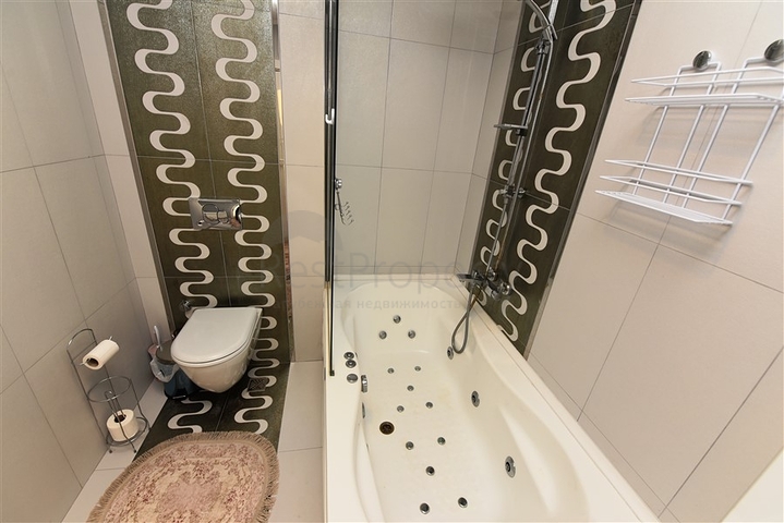 اطلالة بحر وقلعة - بنتهاوس واسعة ضمن مجمع فاخر في الانيا 