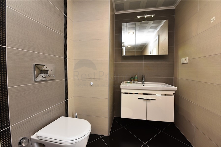 اطلالة بحر وقلعة - بنتهاوس واسعة ضمن مجمع فاخر في الانيا 