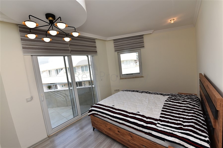 اطلالة بحر وقلعة - بنتهاوس واسعة ضمن مجمع فاخر في الانيا 